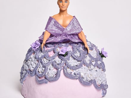 Don’t sit on the cake table